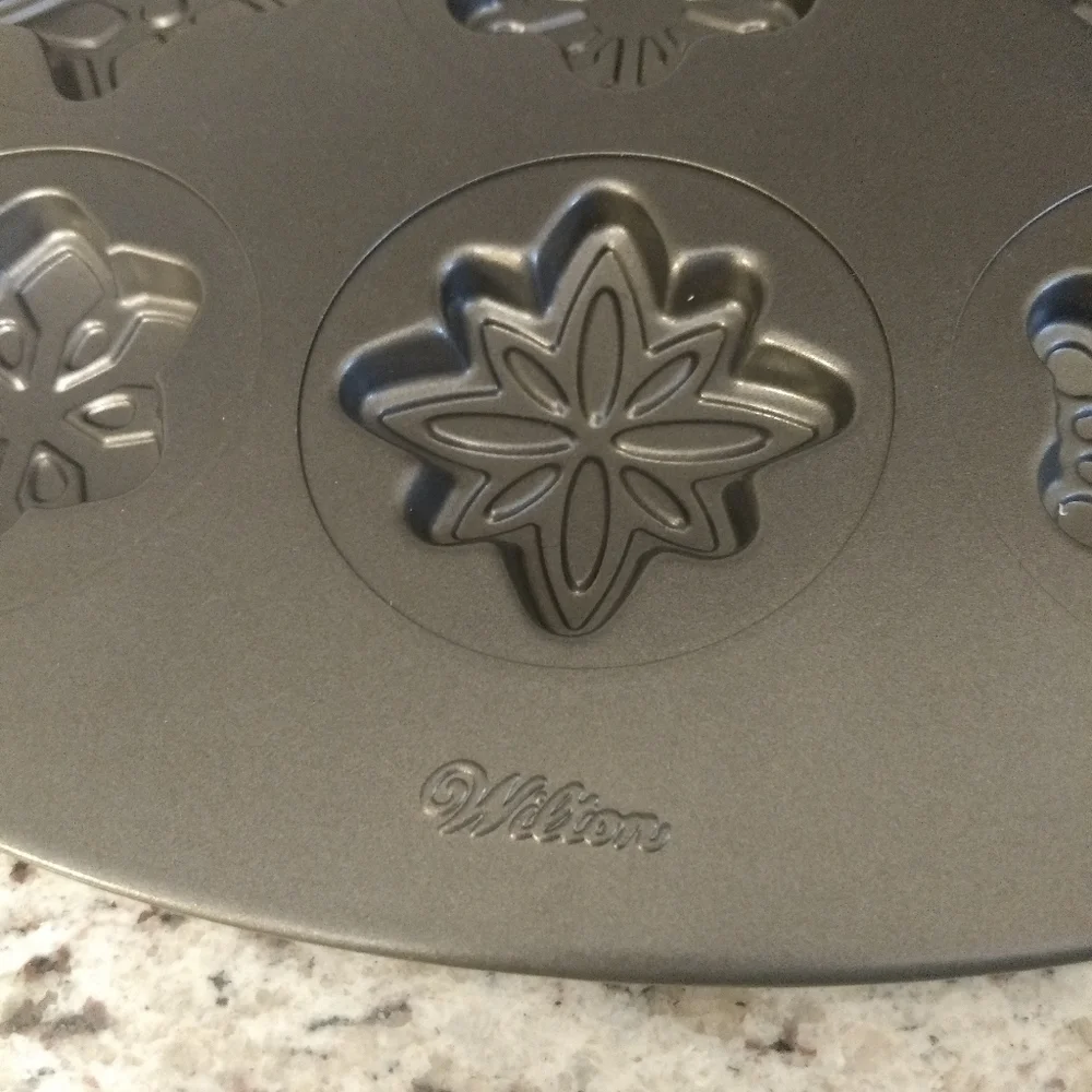 WILTON Cookie Pan Snowflake